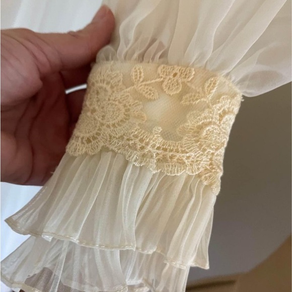 Vintage Wedding Dress - Picture 4 of 7